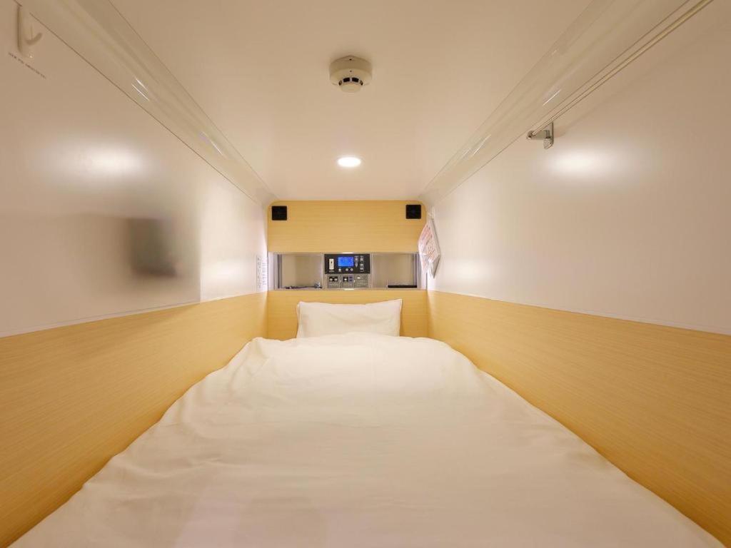 Acro Capsule Hotel Namba Dotonbori Osaka Exteriör bild