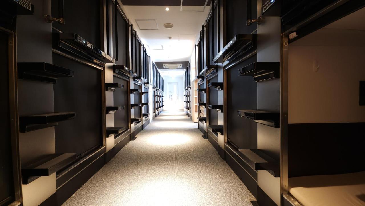 Acro Capsule Hotel Namba Dotonbori Osaka Exteriör bild