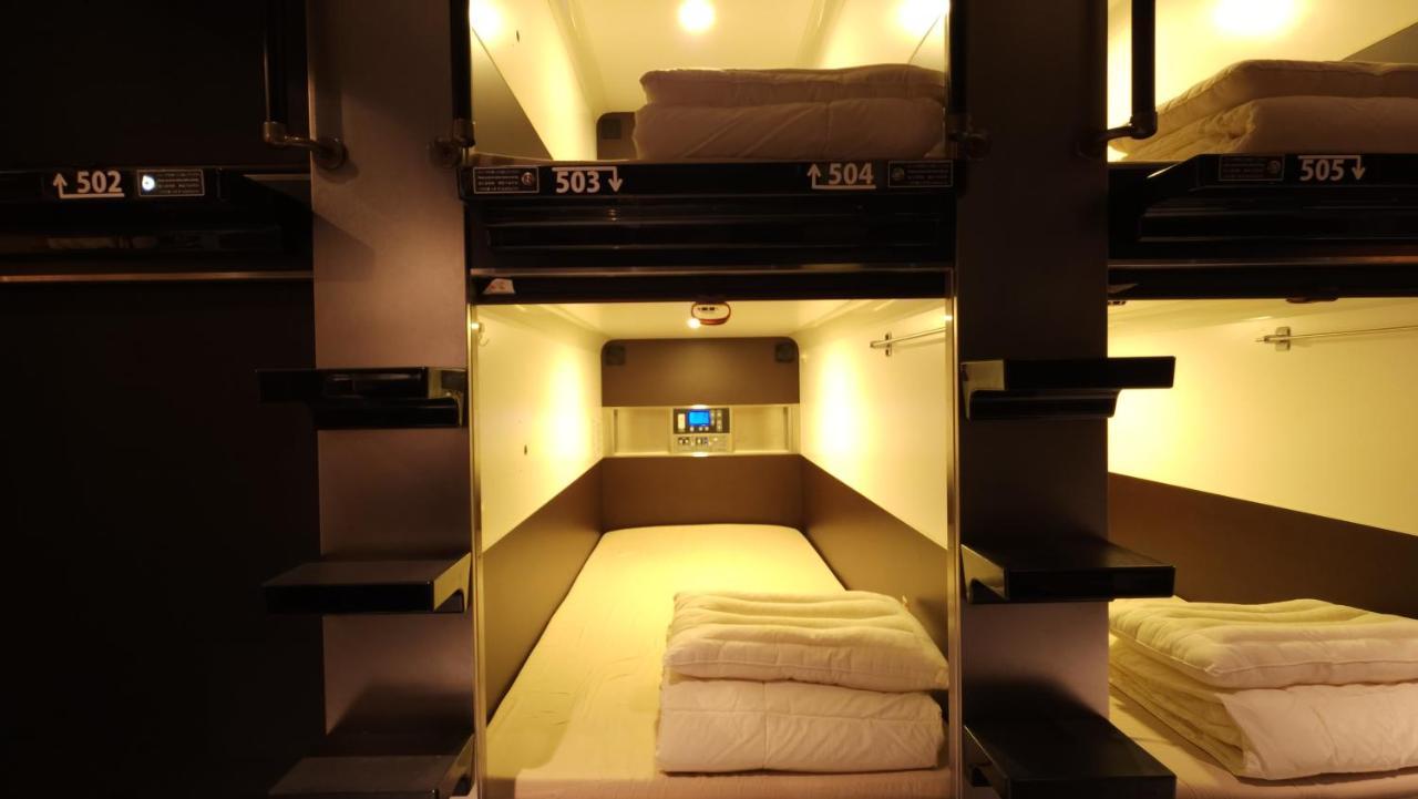 Acro Capsule Hotel Namba Dotonbori Osaka Exteriör bild